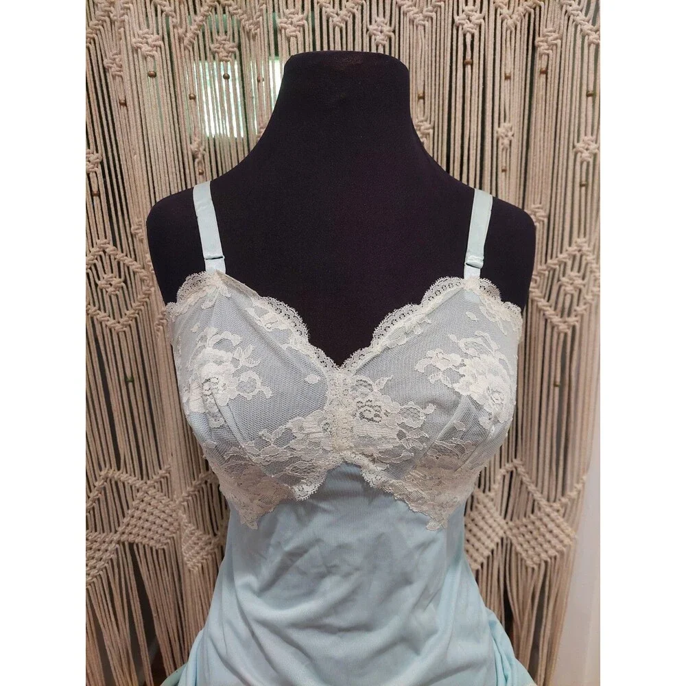 Vintage Gossard-Artemis Ice Blue Full Slip Lace Bust And Trim Size 34 Style 8047